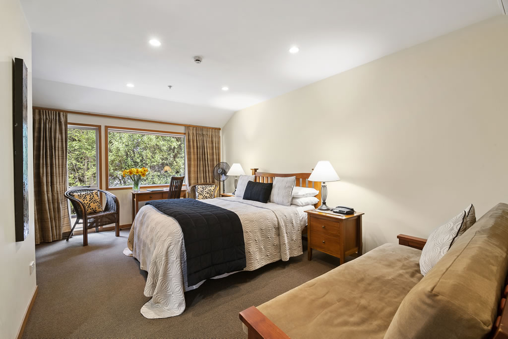The upper superdeluxe queen room at The Classic Villa